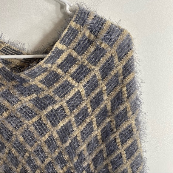 Fringe Poncho Knit Women’s One Size Gray Blue Cream Checkered Sweater - Picture 5 of 8